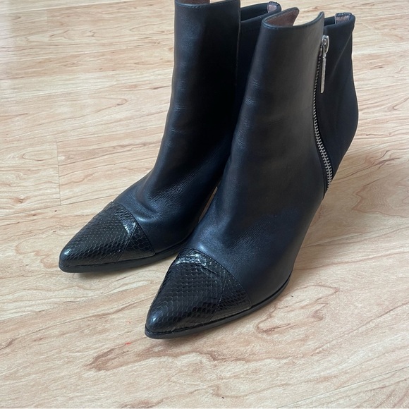 Donald J Pliner Volt2 Leather Black Heeled Boots with snakeskin tip sz 10M - Picture 2 of 7